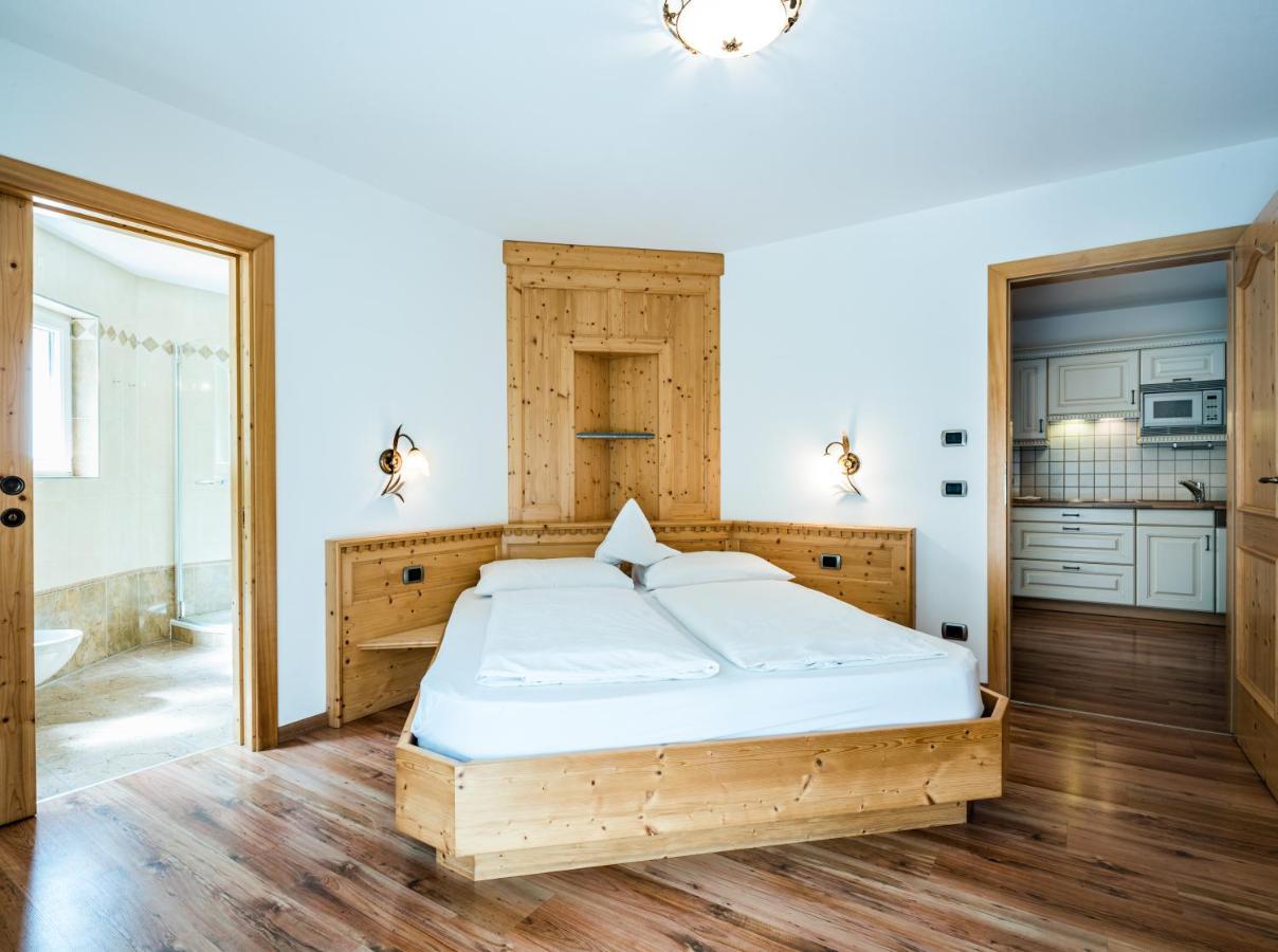 Garni Hotel And Apartments Wildbach Selva di Val Gardena Extérieur photo