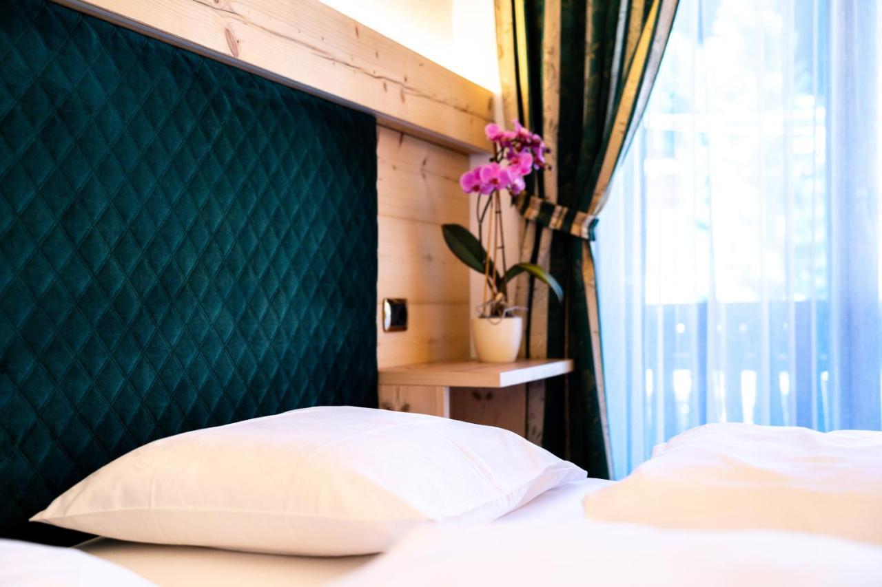 Garni Hotel And Apartments Wildbach Selva di Val Gardena Extérieur photo