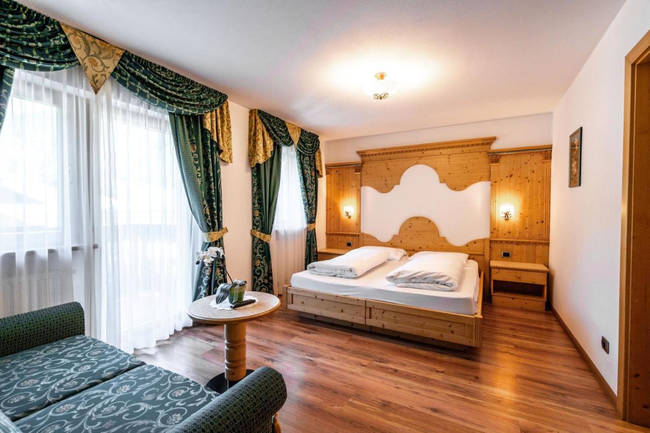 Garni Hotel And Apartments Wildbach Selva di Val Gardena Extérieur photo