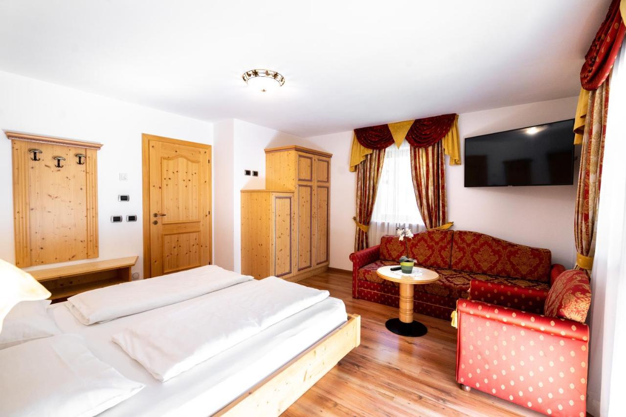 Garni Hotel And Apartments Wildbach Selva di Val Gardena Extérieur photo