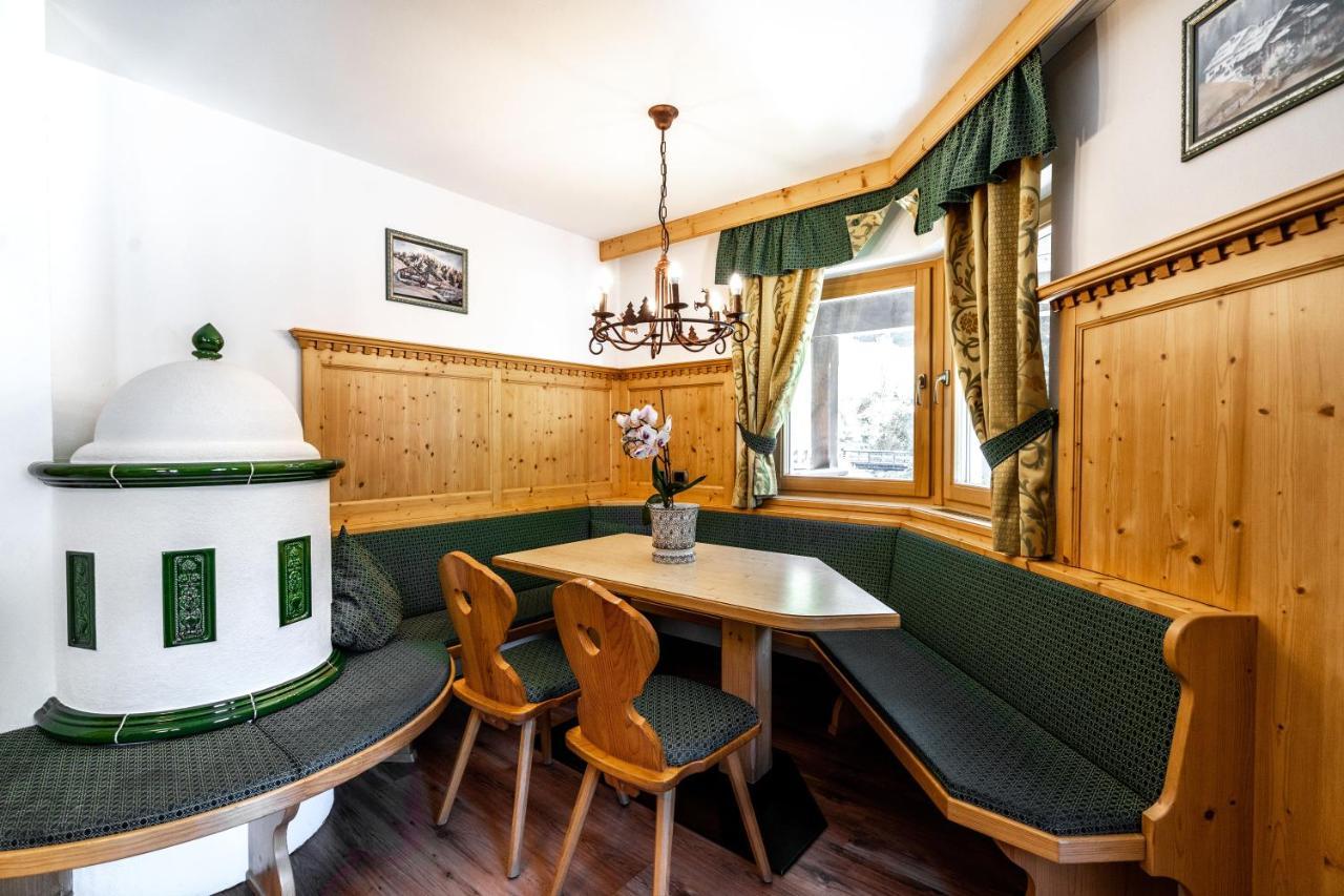 Garni Hotel And Apartments Wildbach Selva di Val Gardena Extérieur photo