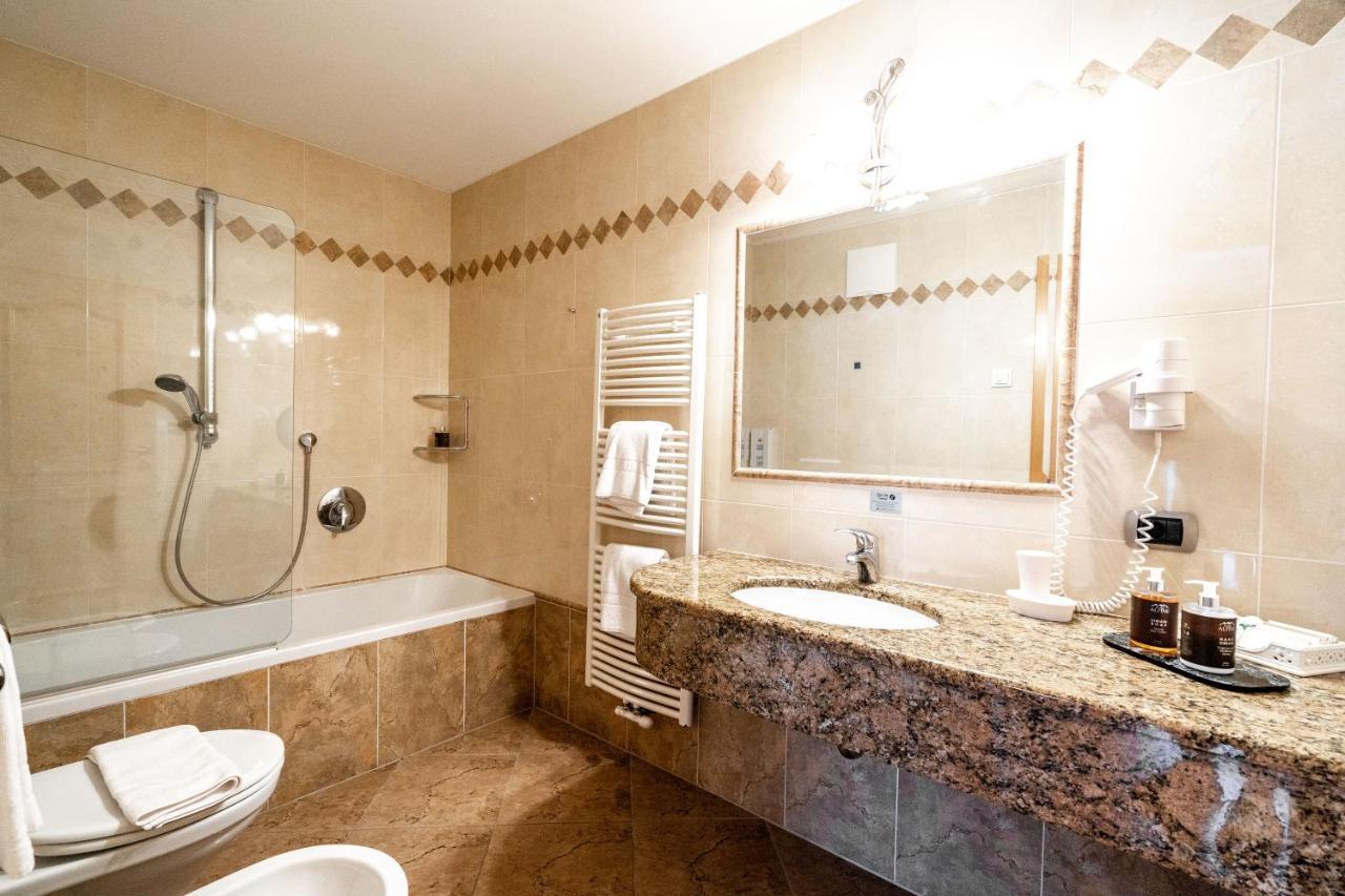 Garni Hotel And Apartments Wildbach Selva di Val Gardena Extérieur photo