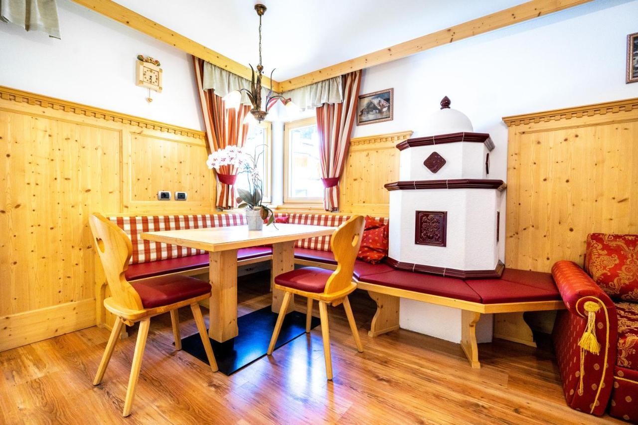 Garni Hotel And Apartments Wildbach Selva di Val Gardena Extérieur photo