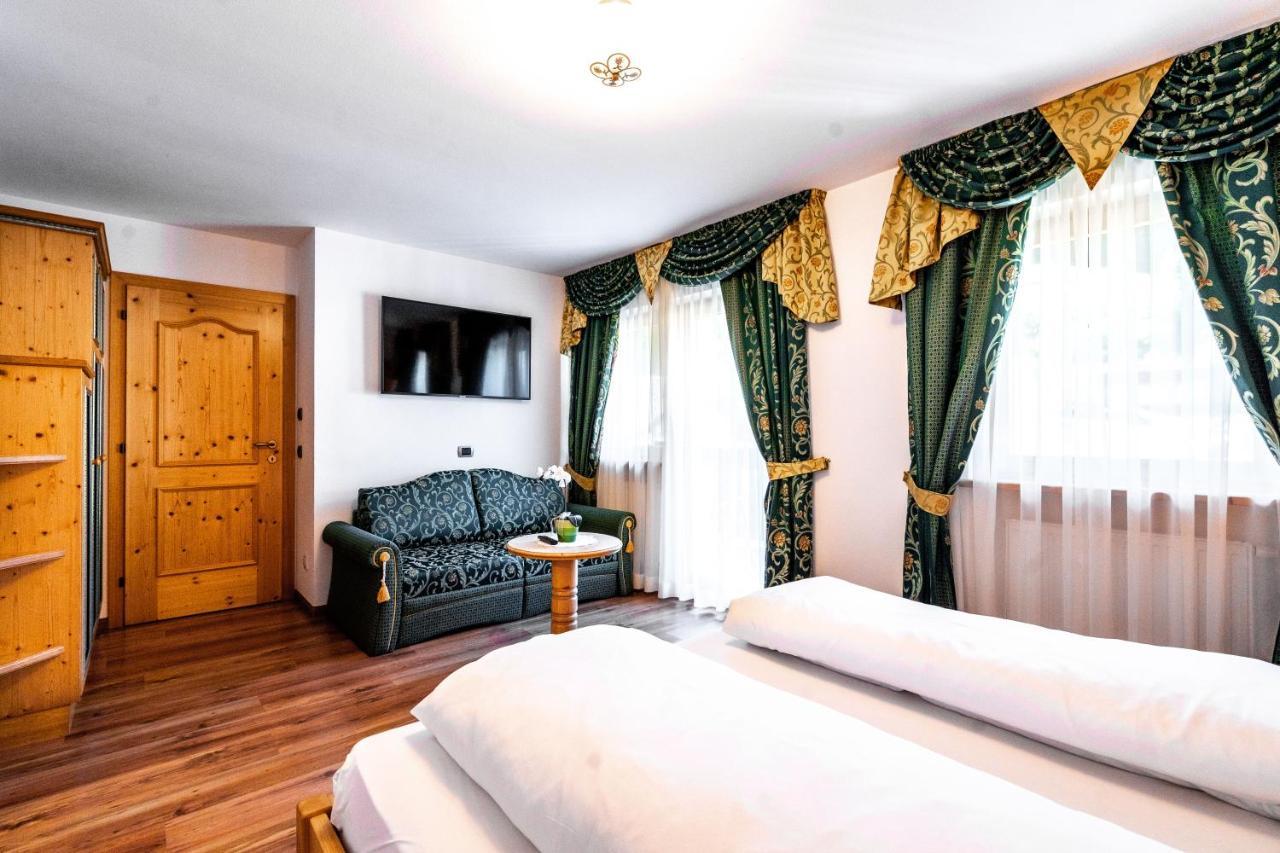 Garni Hotel And Apartments Wildbach Selva di Val Gardena Extérieur photo
