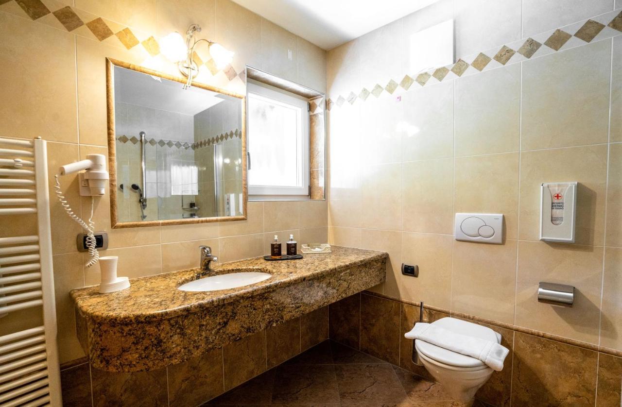 Garni Hotel And Apartments Wildbach Selva di Val Gardena Extérieur photo