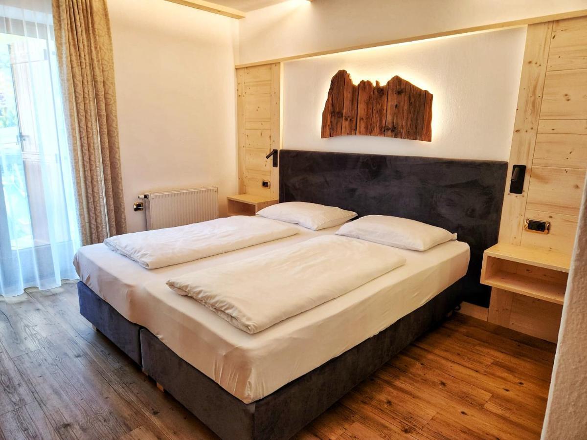 Garni Hotel And Apartments Wildbach Selva di Val Gardena Extérieur photo