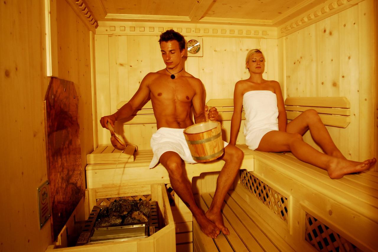 Garni Hotel And Apartments Wildbach Selva di Val Gardena Extérieur photo