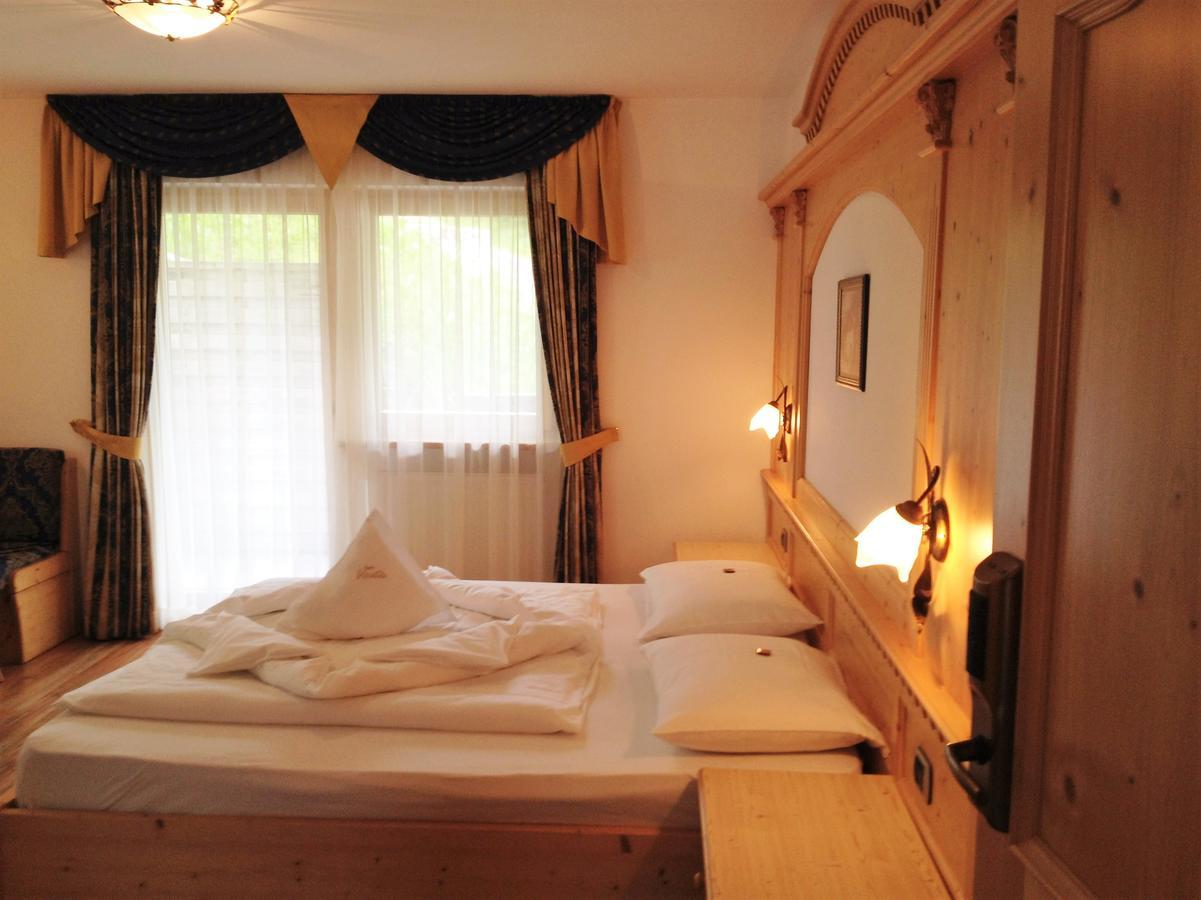 Garni Hotel And Apartments Wildbach Selva di Val Gardena Extérieur photo