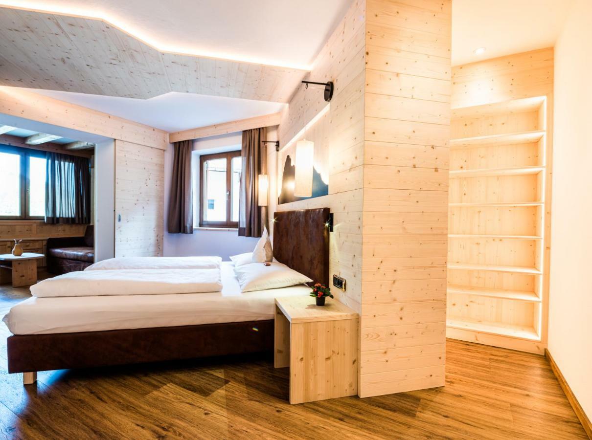 Garni Hotel And Apartments Wildbach Selva di Val Gardena Extérieur photo