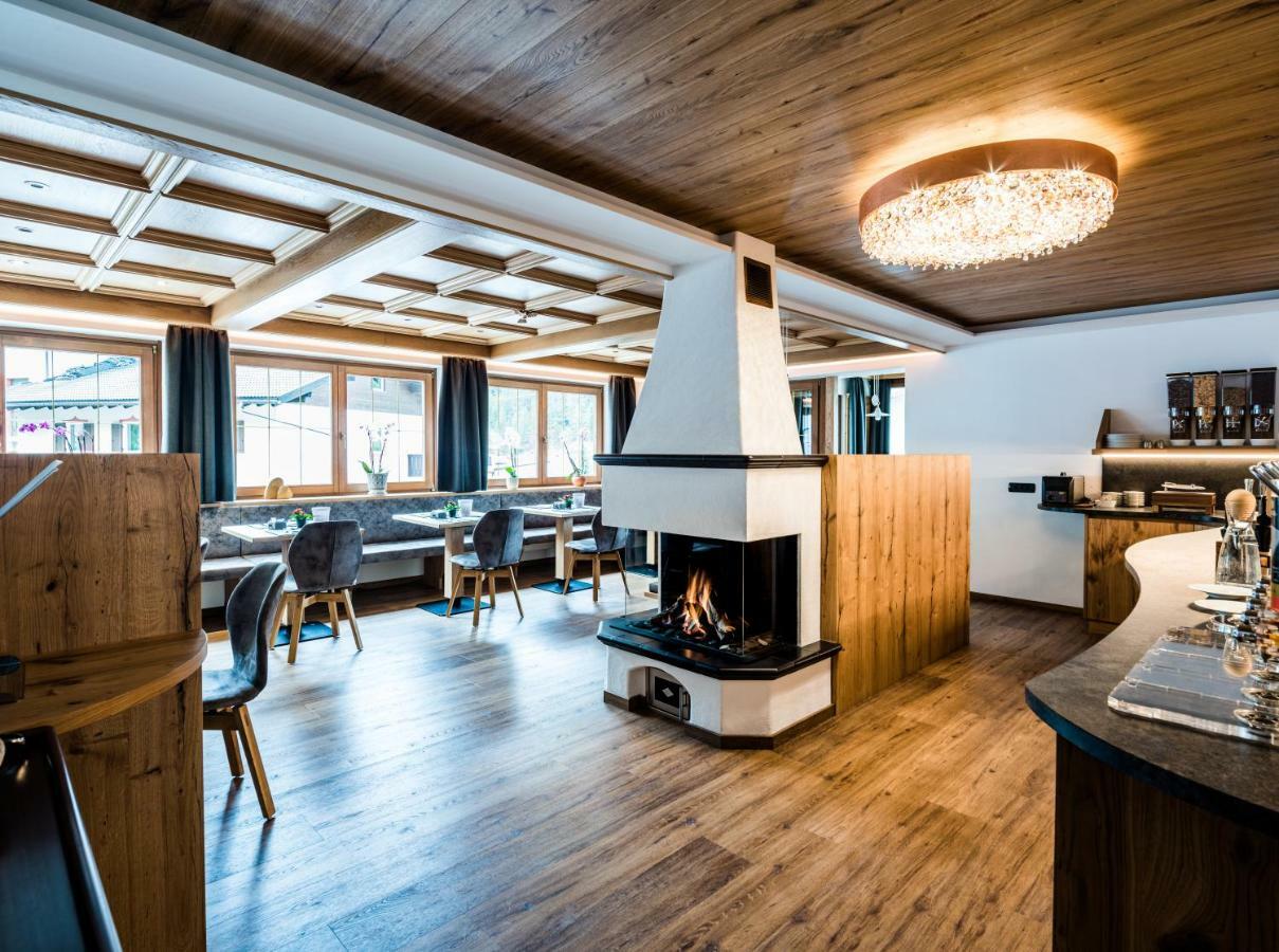 Garni Hotel And Apartments Wildbach Selva di Val Gardena Extérieur photo